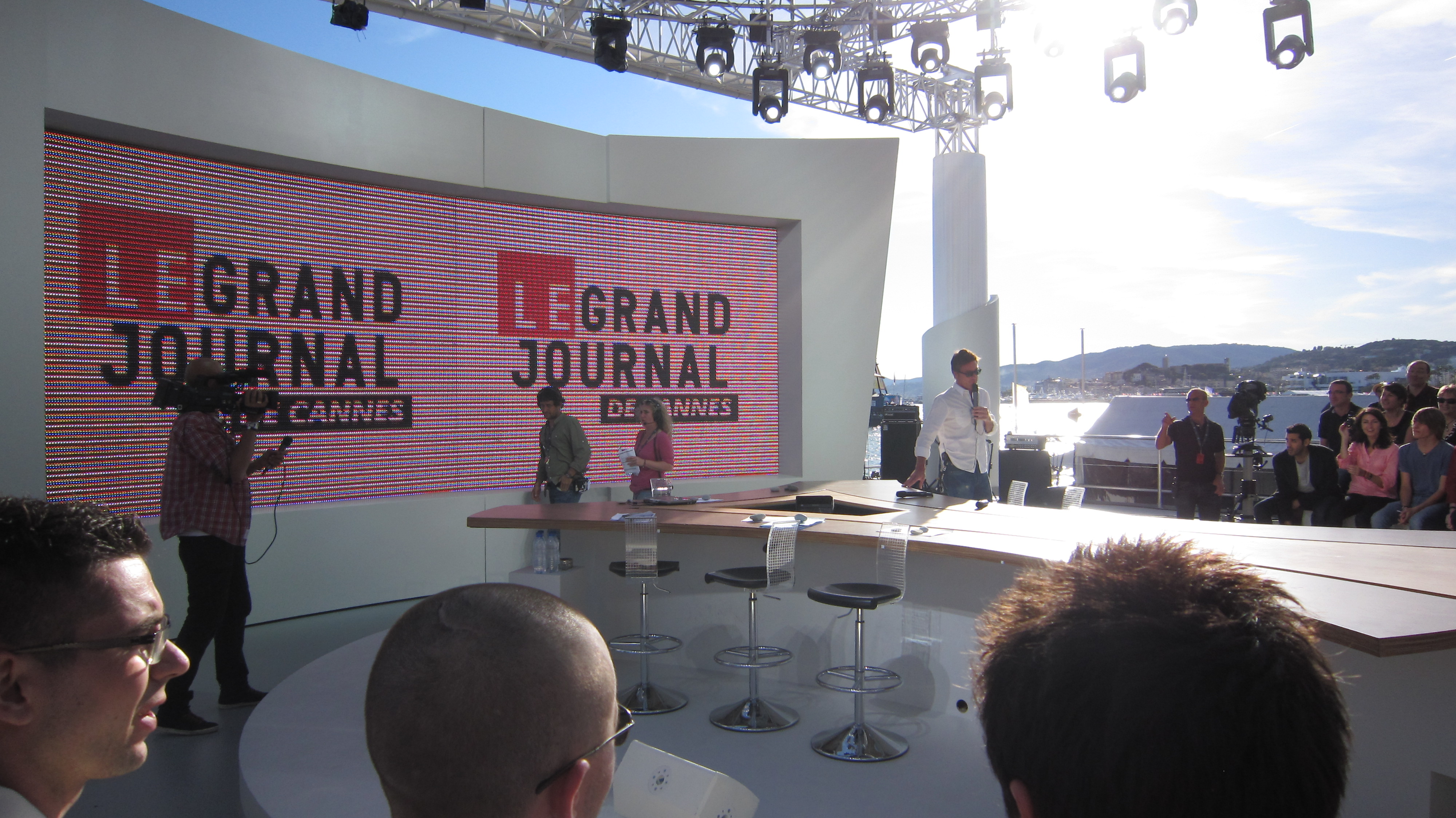 comment assister le grand journal